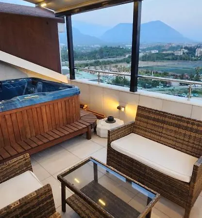 Exclusive Rooftop Penthouse Αλάνια